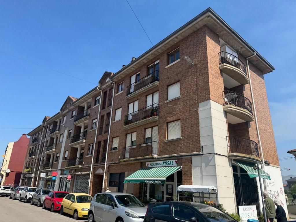 Exterior view of Flat for sale in Los Corrales de Buelna   with Heating, Private garden and Terrace