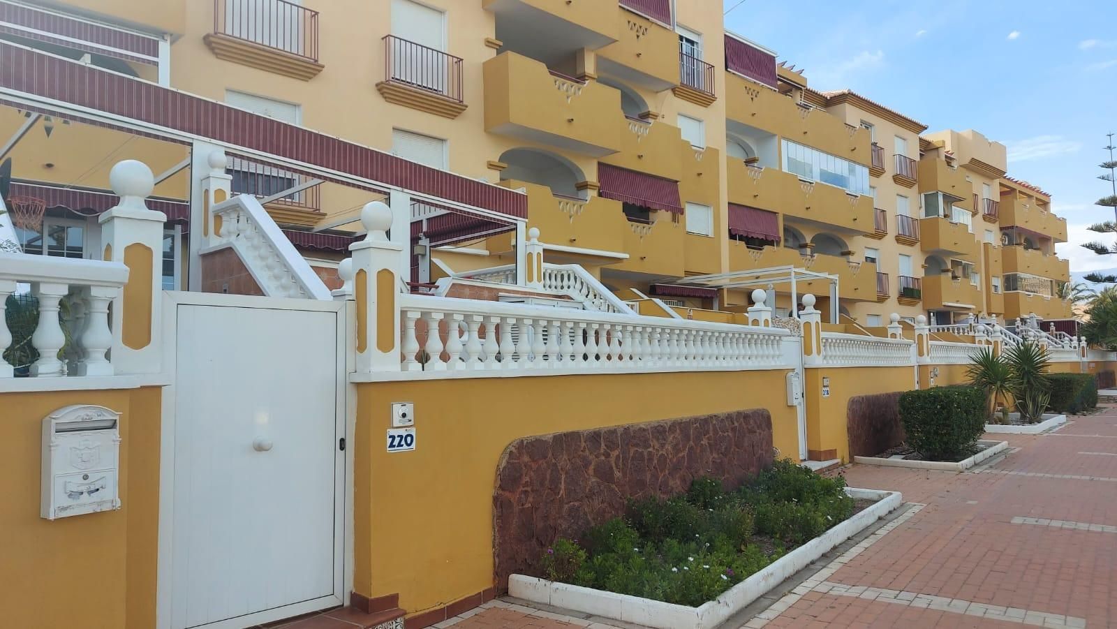Vista exterior de Piso en venta en El Ejido con Aire acondicionado, Calefacción y Terraza