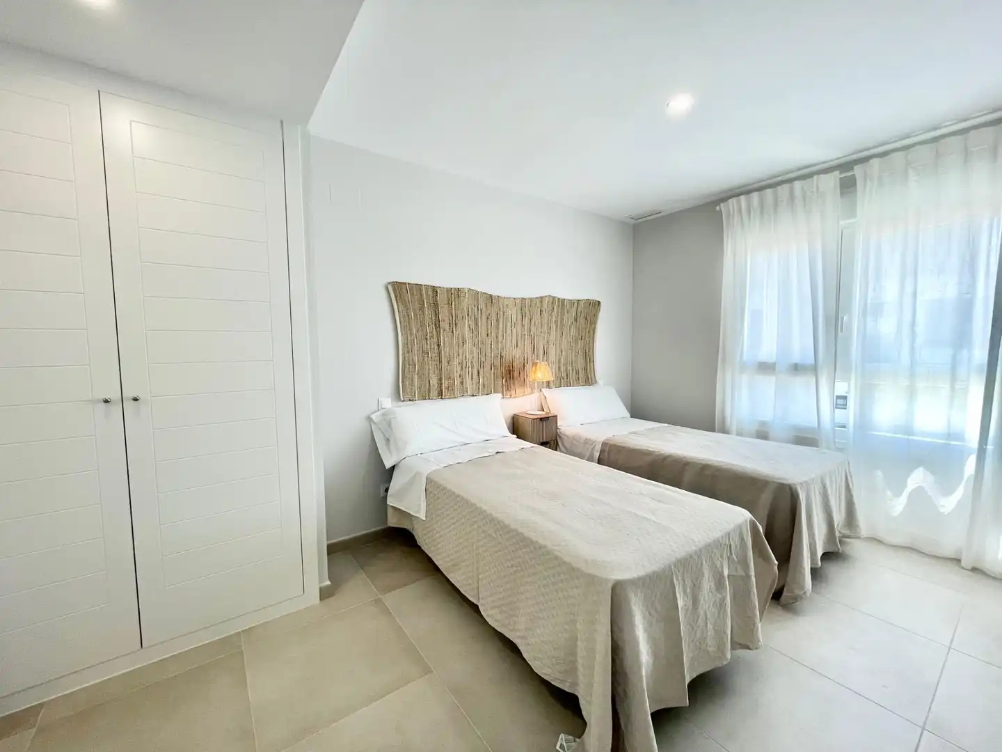 Dormitori de Apartament de lloguer en Ayamonte amb Aire condicionat, Calefacció i Jardí privat