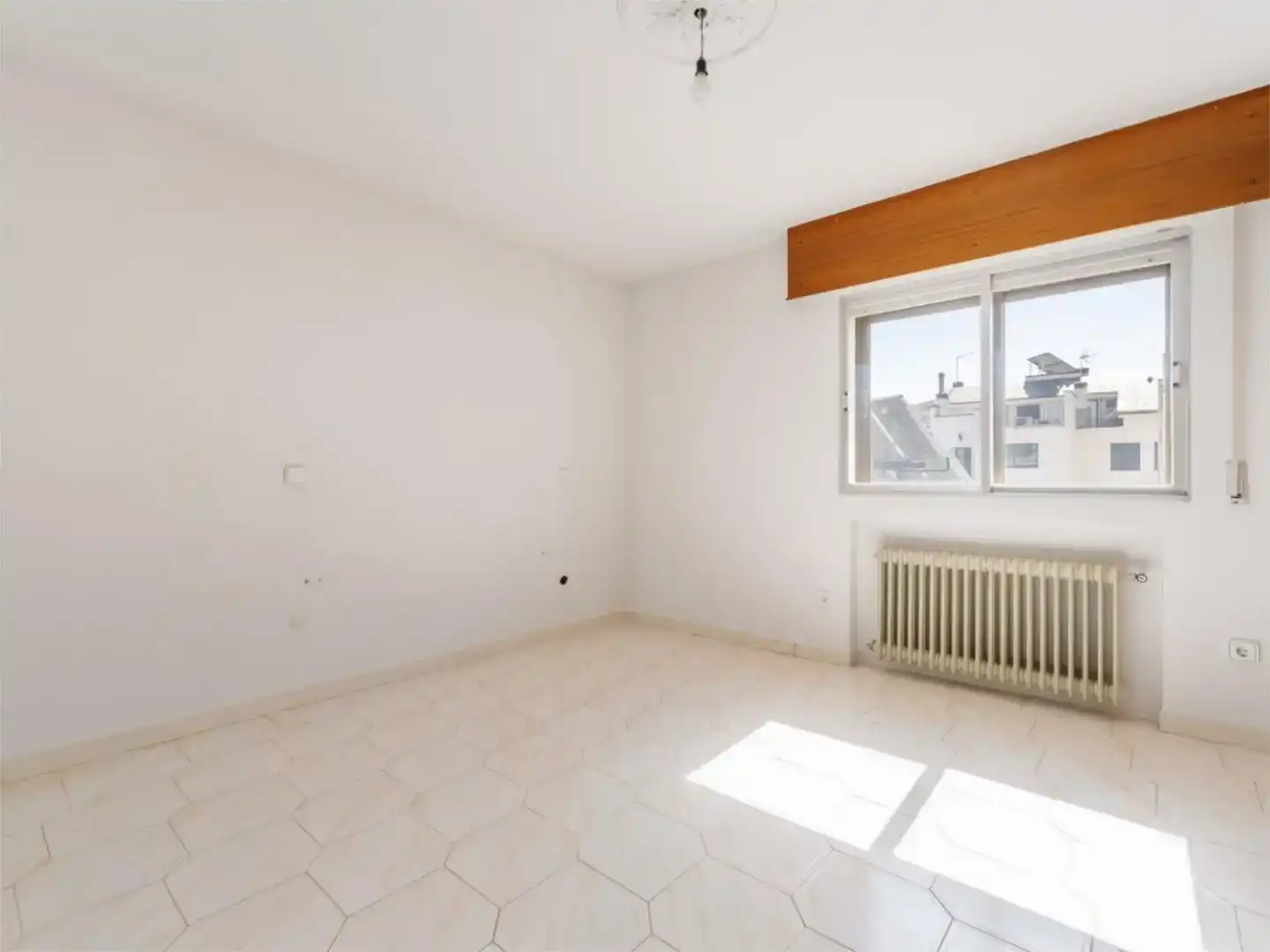 Habitación de Piso en venta en Alcalá de Henares con Jardín privado, Trastero y Piscina