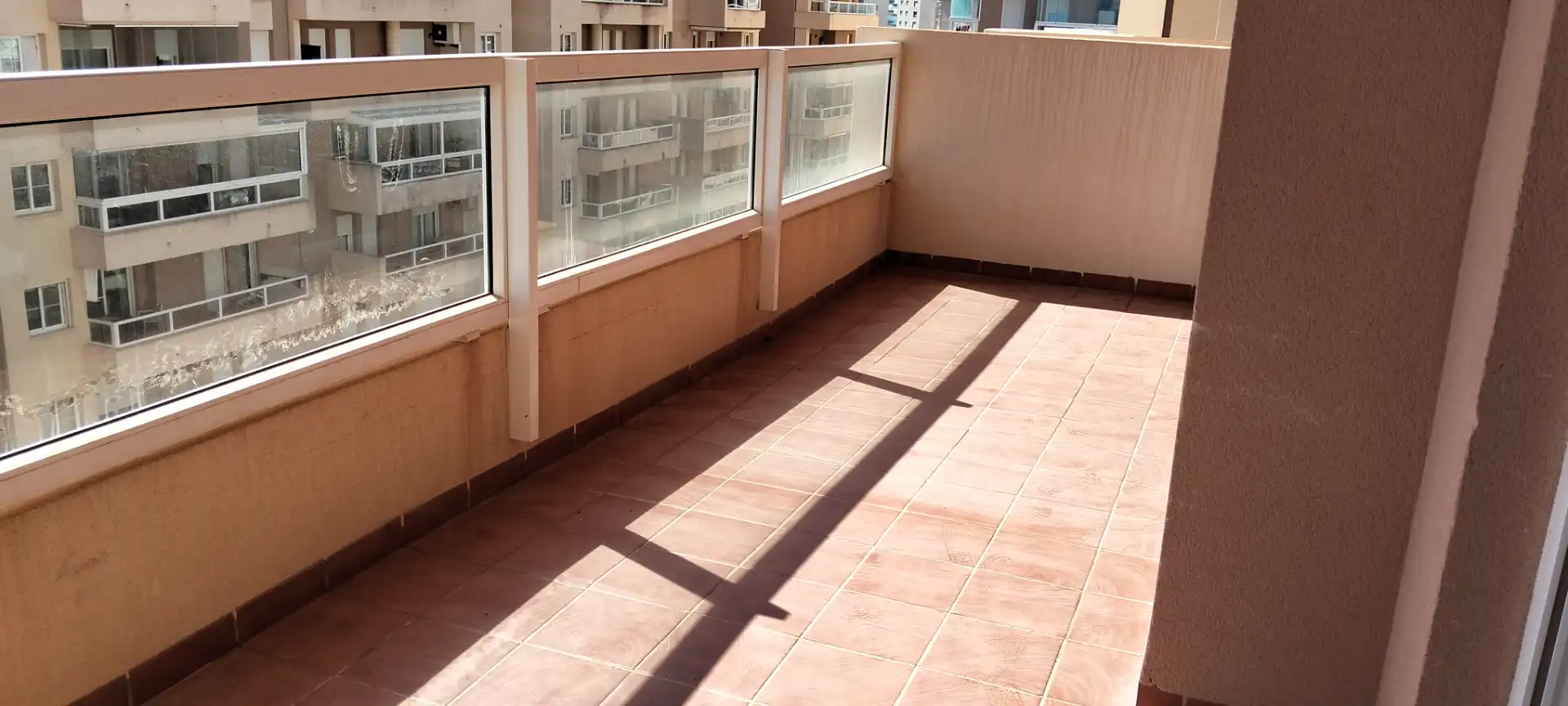 Terrasse von Wohnung zum Verkauf in La Manga del Mar Menor mit Klimaanlage, Heizung und Privatgarten
