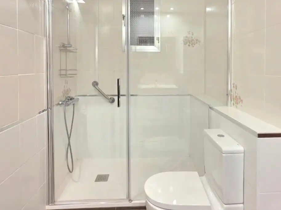 Baño de Piso en venta en  Madrid Capital con Aire acondicionado y Terraza