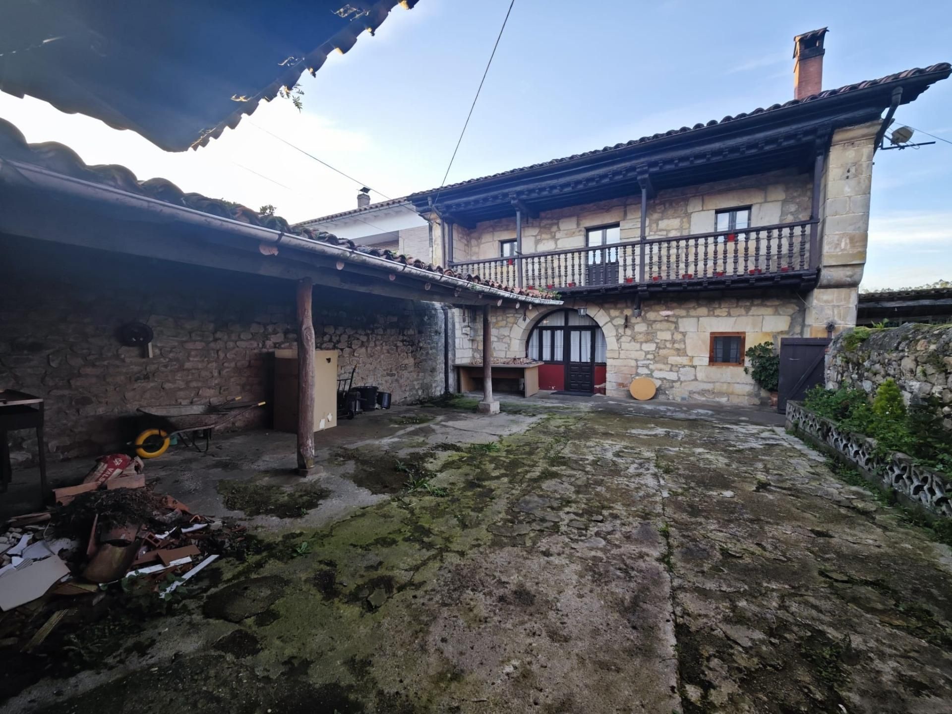Vista exterior de Casa o xalet en venda en Mazcuerras amb Jardí privat i Balcó