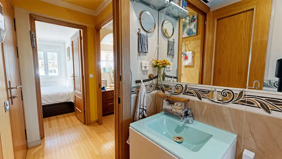 Badezimmer von Wohnung zum Verkauf in Madrid mit Klimaanlage, Heizung und Terrasse