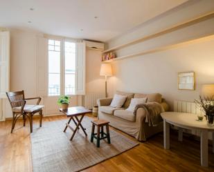 Living room of Flat to rent in  Barcelona Capital  with Air Conditioner, Heating and Furnished
