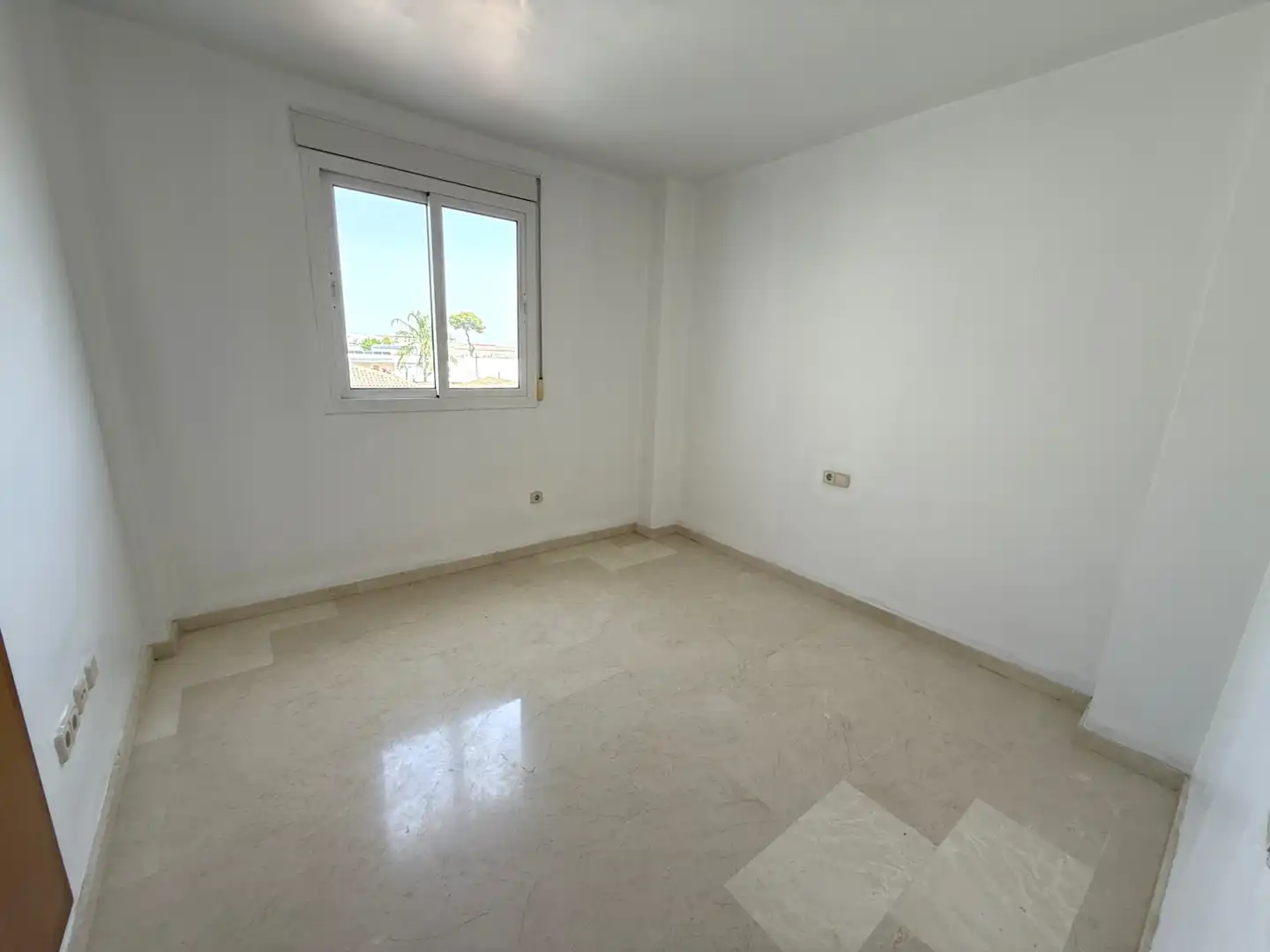 Habitación de Casa adosada en venta en Torrent con Terraza, Trastero y Piscina comunitaria