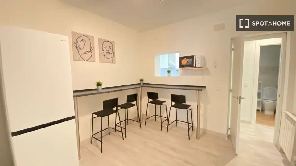 Cocina de Piso de alquiler en Madrid con Aire acondicionado, Calefacción y Amueblado