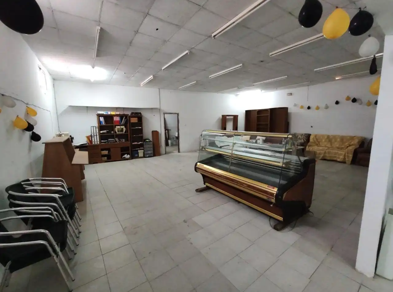 Local comercial en venta en de Castela 159, imagen 2