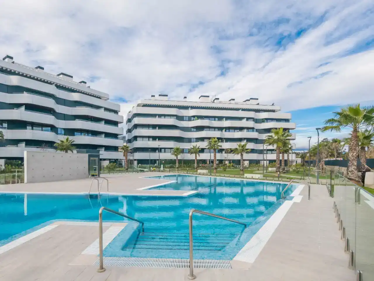 Piscina de Pis en venda en Torremolinos amb Aire condicionat, Piscina i Balcó