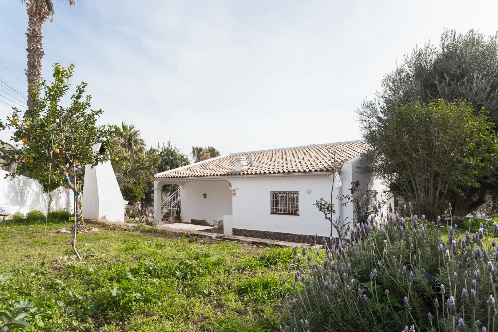 Vista exterior de Casa o xalet en venda en Cunit amb Aire condicionat, Calefacció i Jardí privat
