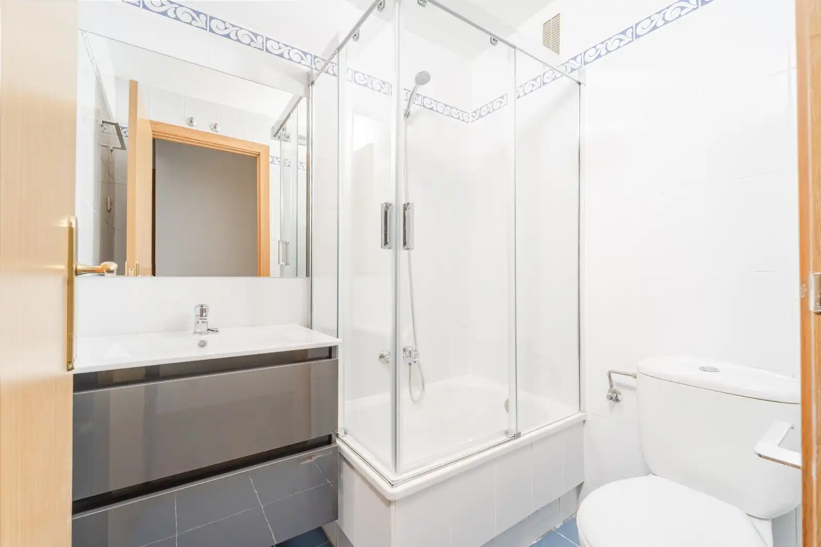 Baño de Piso de alquiler en Madrid con Aire acondicionado, Terraza y Trastero