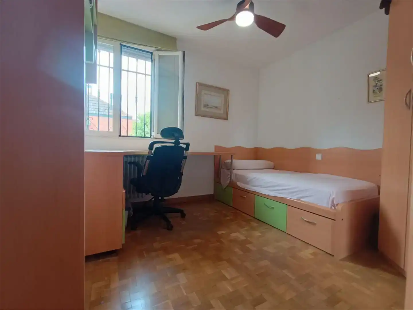 Dormitori de Pis en venda en Getafe amb Aire condicionat, Jardí privat i Moblat