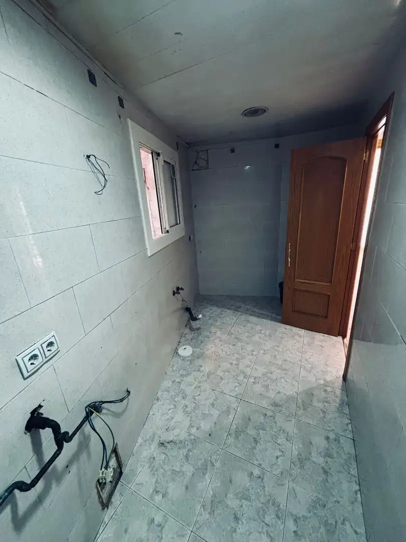 Badezimmer von Wohnung zum Verkauf in L'Hospitalet de Llobregat mit Parkett, Terrasse und Balkon