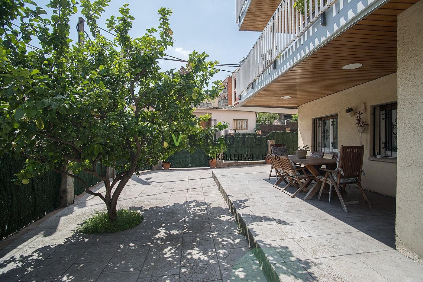 Terrace of Planta baja for sale in Sant Andreu de la Barca  with Air Conditioner, Parquet flooring and Terrace