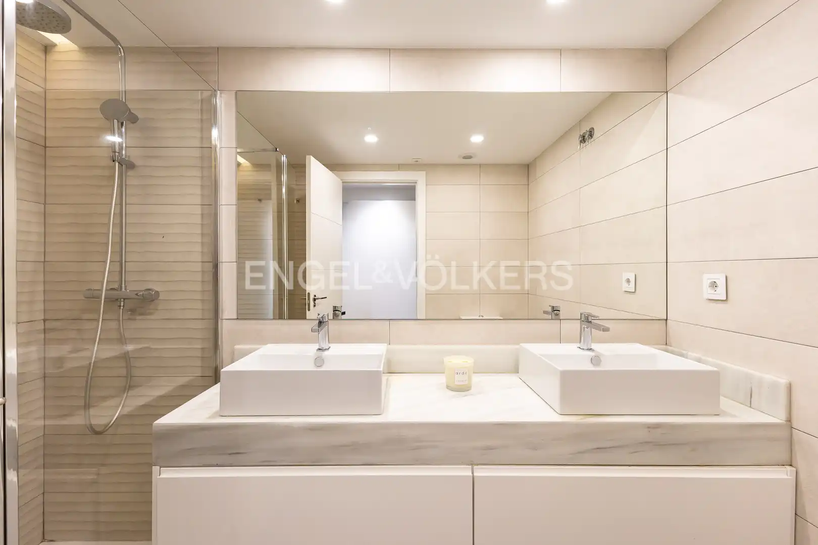 Bathroom of Apartments for sale in Alcobendas  with Air Conditioner, Heating and Private garden