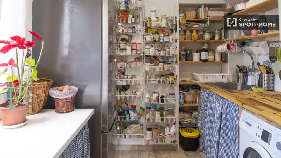 Kitchen of Flat for rent in Madrid  with Air Conditioner, Heating and Furnished