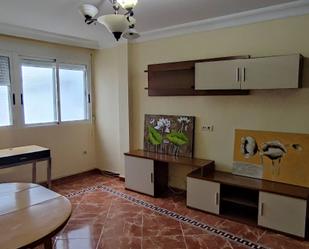 Sala d'estar de Apartament en venda en Ciudad Real Capital amb Aire condicionat