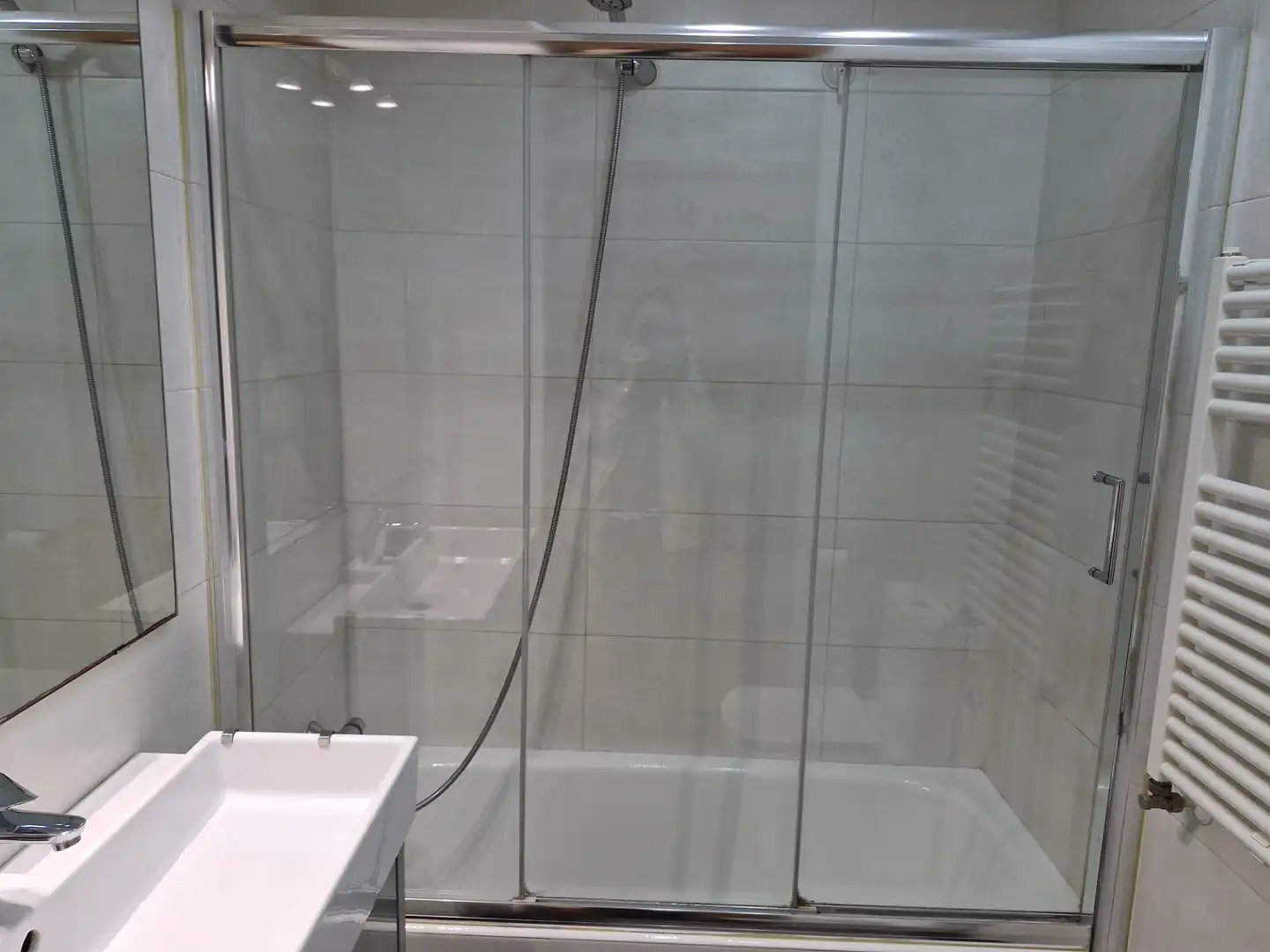 Badezimmer von Wohnung zur Miete in Leioa mit Heizung, Parkett und Möbliert