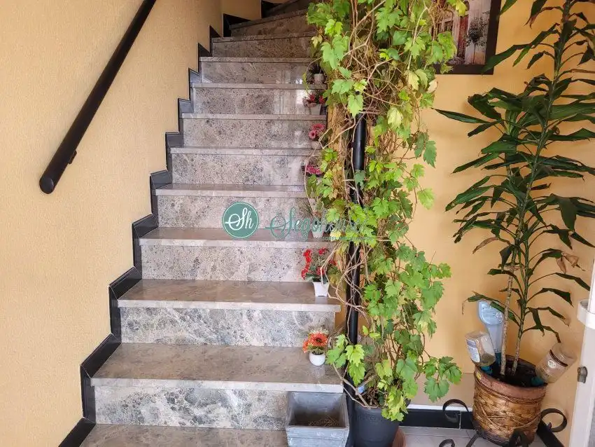 Piso en venta en La Lastrilla  con Calefacción y Terraza