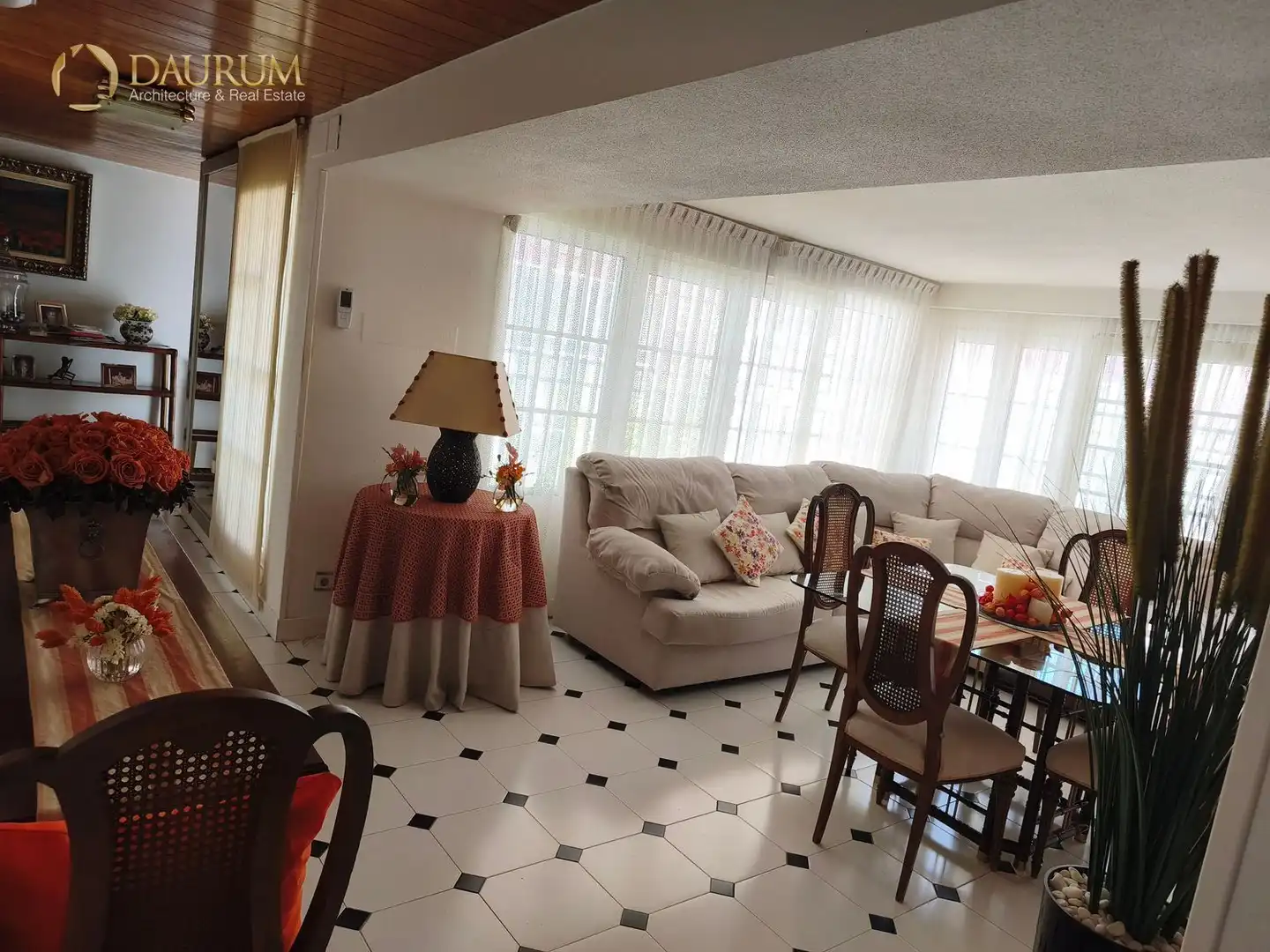 Sala de estar de Casa adosada en venta en Boadilla del Monte con Aire acondicionado, Calefacción y Jardín privado
