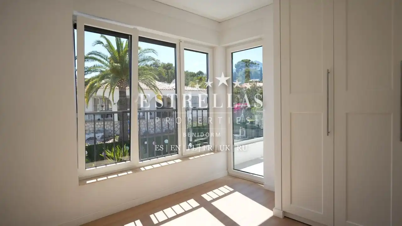 Habitación de Casa o chalet en venta en La Nucia con Aire acondicionado, Calefacción y Jardín privado