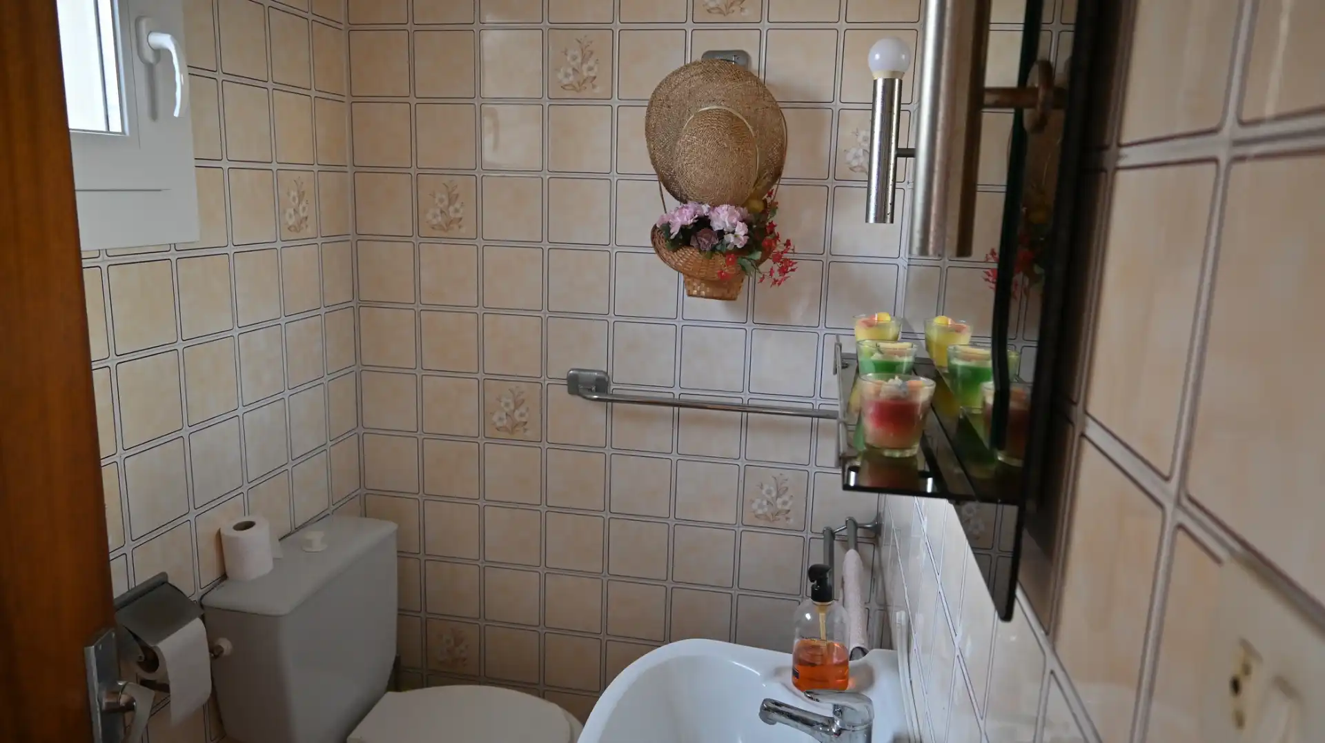 Badezimmer von Einfamilien-Reihenhaus zum Verkauf in L'Escala mit Möbliert