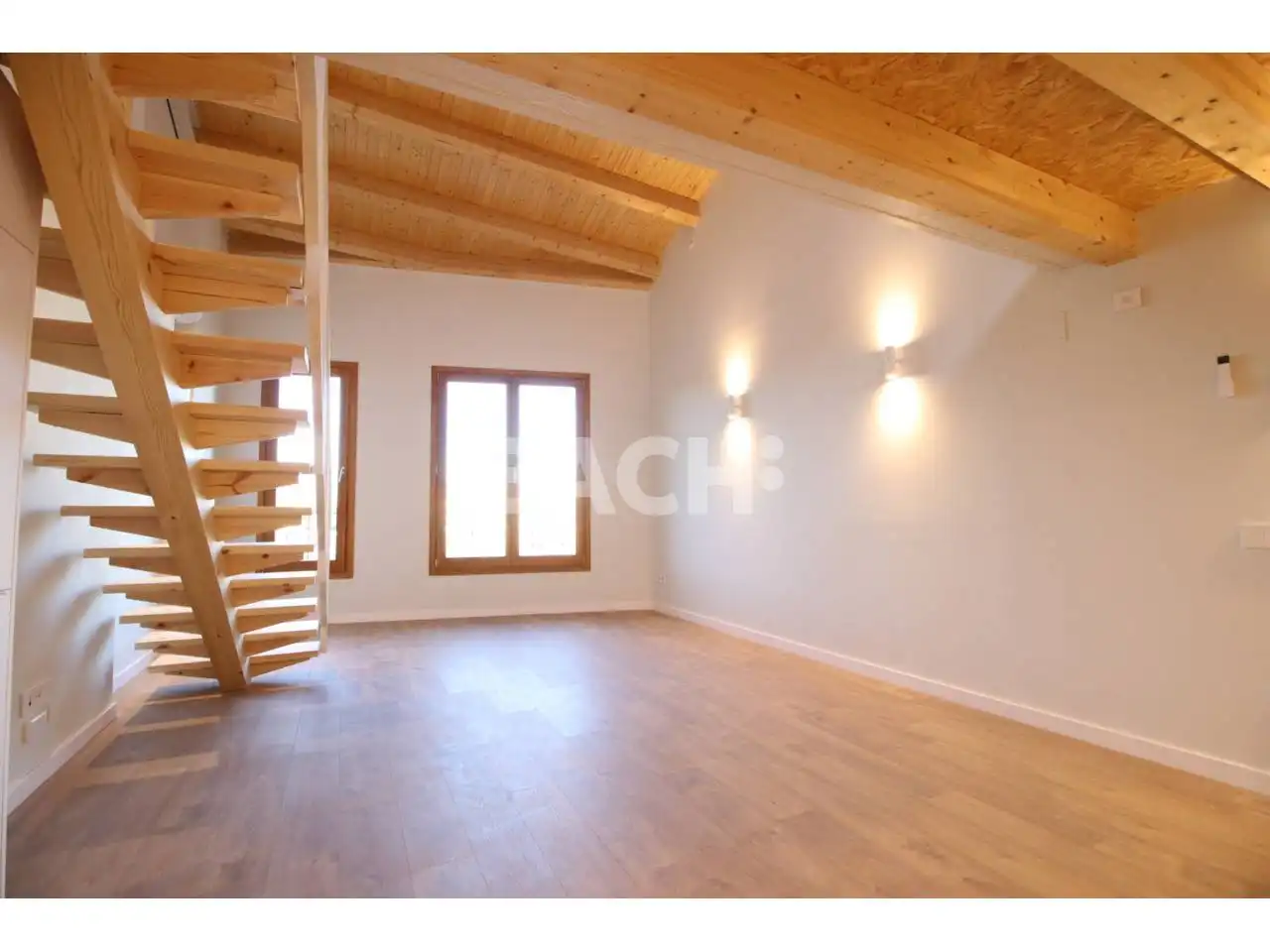 Sala d'estar de Dúplex en venda en Vic amb Aire condicionat, Calefacció i Parquet
