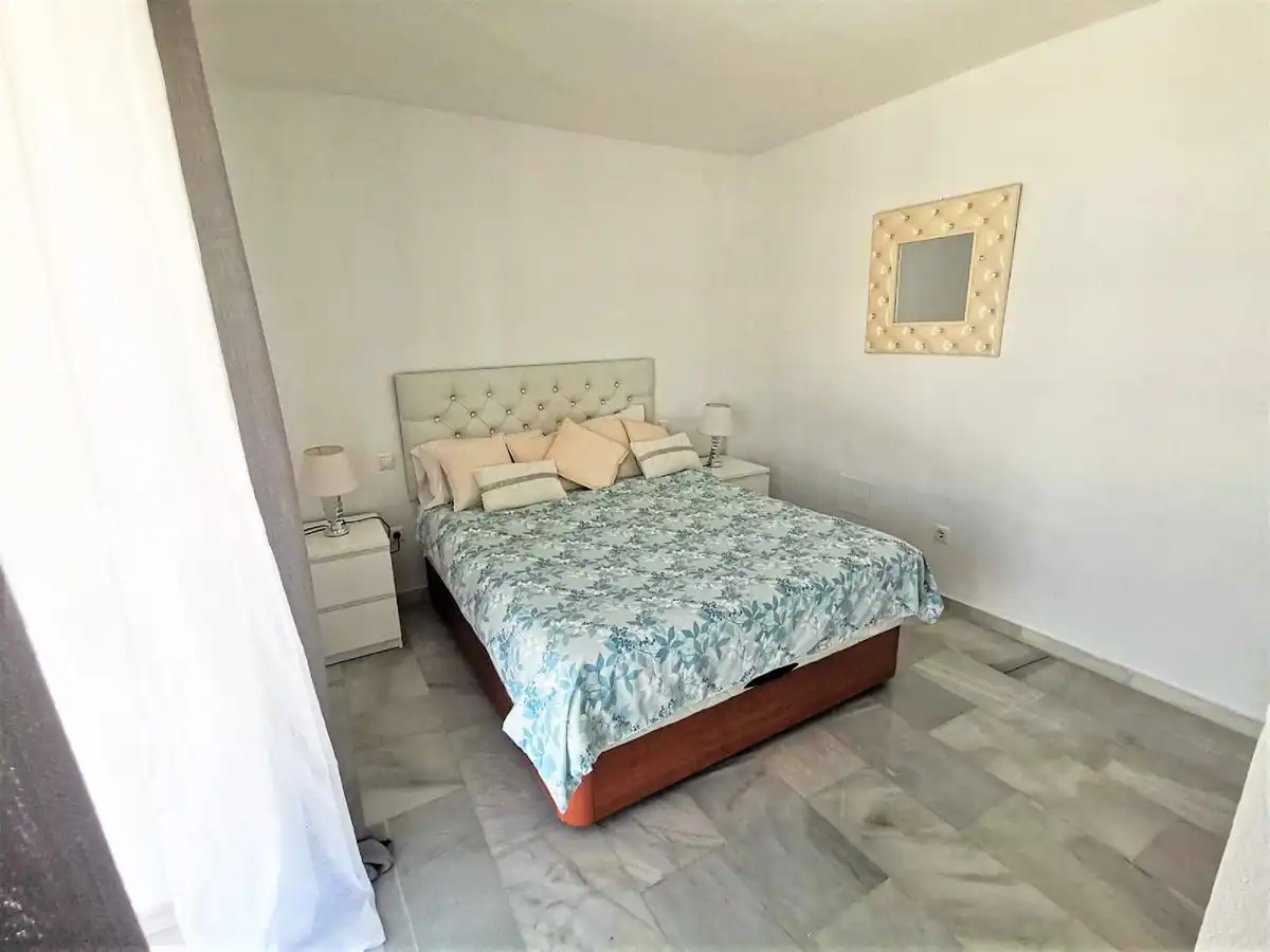 Dormitori de Casa o xalet de lloguer en Marbella amb Aire condicionat, Jardí privat i Terrassa