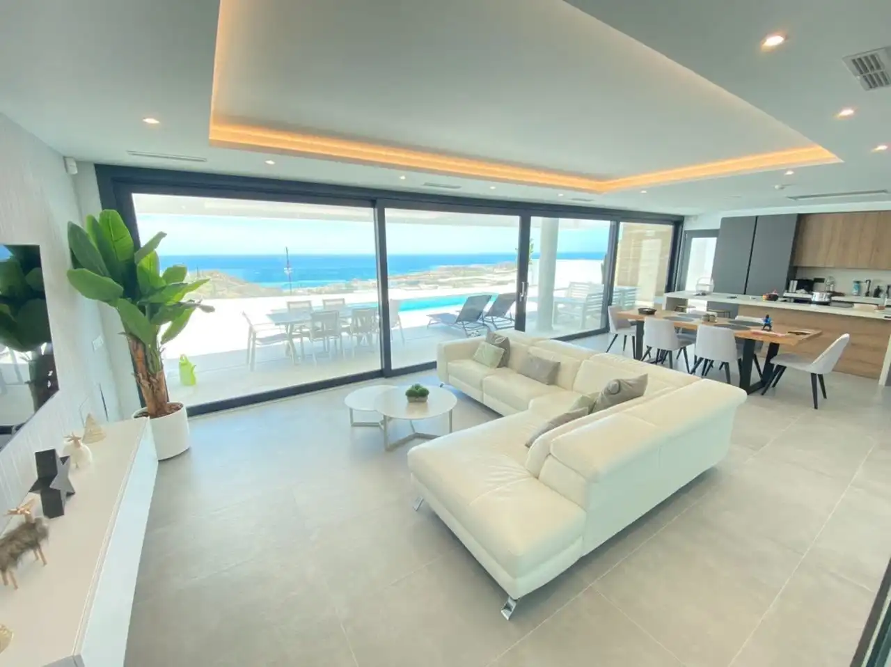 Sala d'estar de Casa o xalet en venda en Nerja amb Aire condicionat, Calefacció i Jardí privat