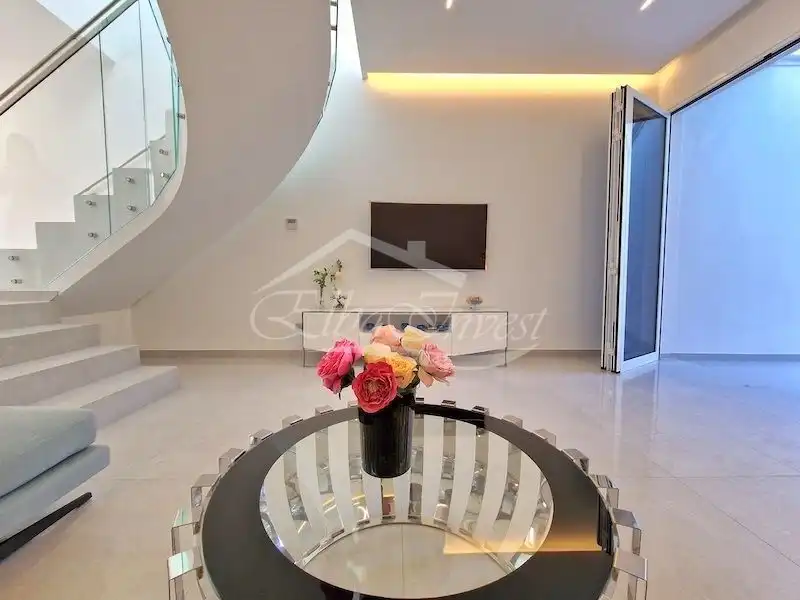 Sala d'estar de Casa adosada en venda en Adeje amb Aire condicionat, Jardí privat i Terrassa