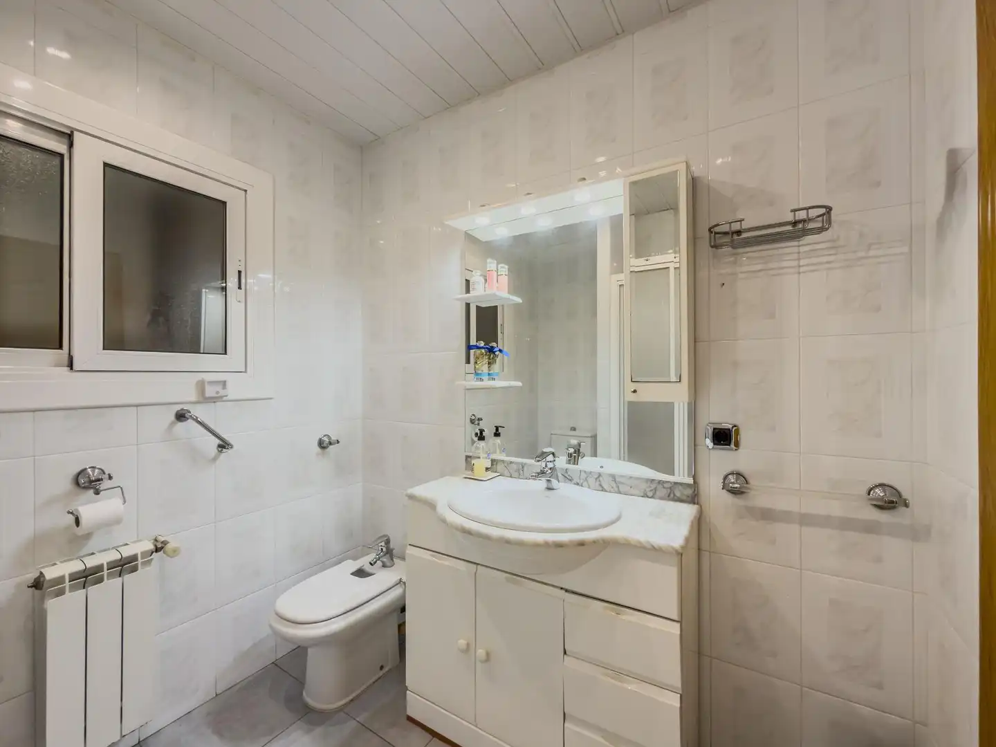 Badezimmer von Wohnung zum Verkauf in Terrassa mit Heizung