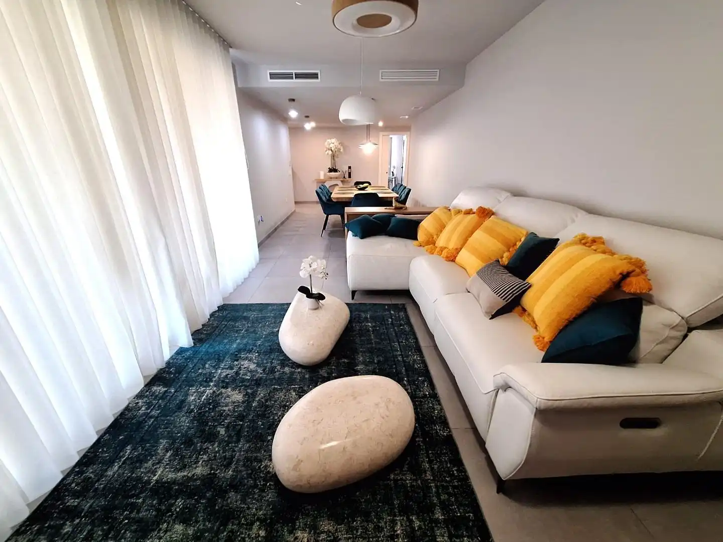 Wohnzimmer von Wohnung zum Verkauf in Marbella mit Klimaanlage, Heizung und Privatgarten