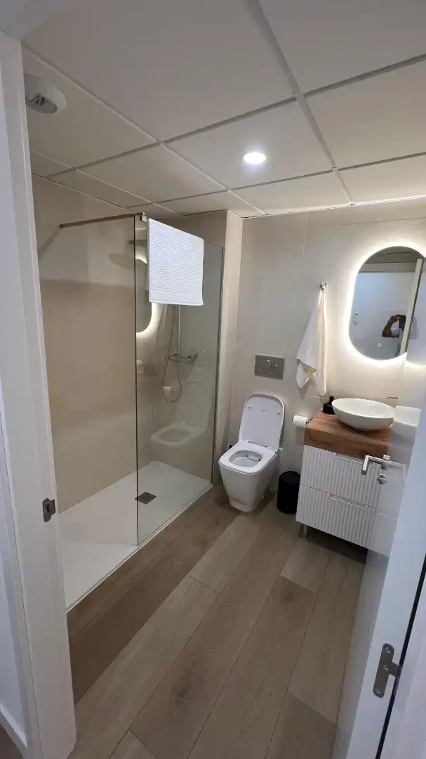 Baño de Piso de alquiler en El Puig de Santa Maria con Aire acondicionado, Amueblado y TV