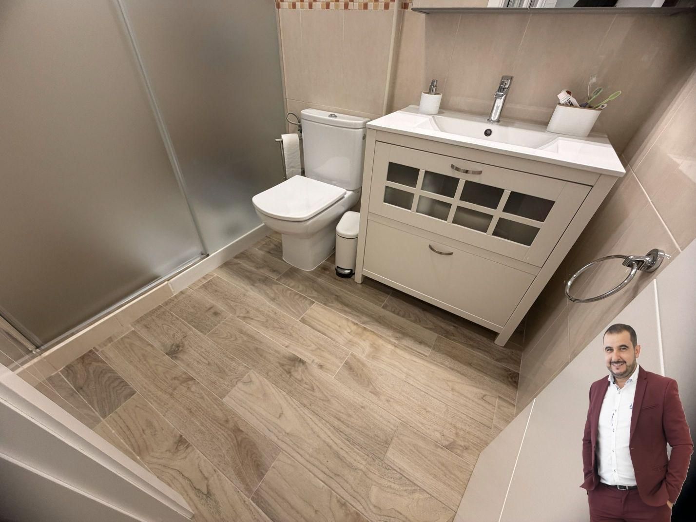 Bathroom of Flat for sale in Chipiona  with Air Conditioner, Terrace and Alarm