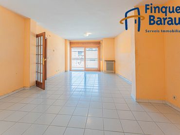 Appartamento con balcone in vendita a Creu de la Mà