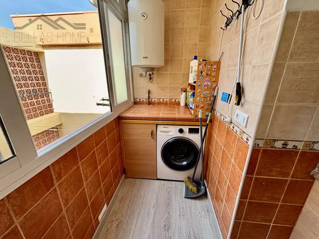 Habitación de Piso de alquiler en Estepona con Aire acondicionado, Terraza y Amueblado