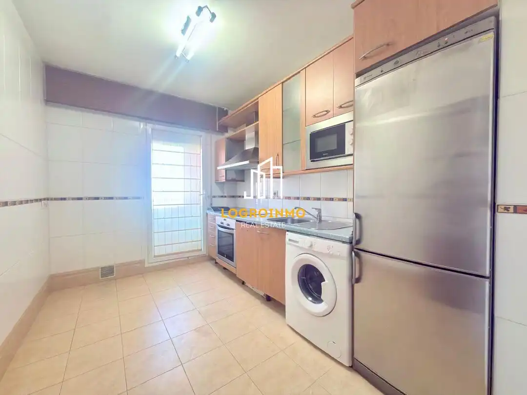 Cocina de Piso en venta en  Logroño con Calefacción, Trastero y Balcón