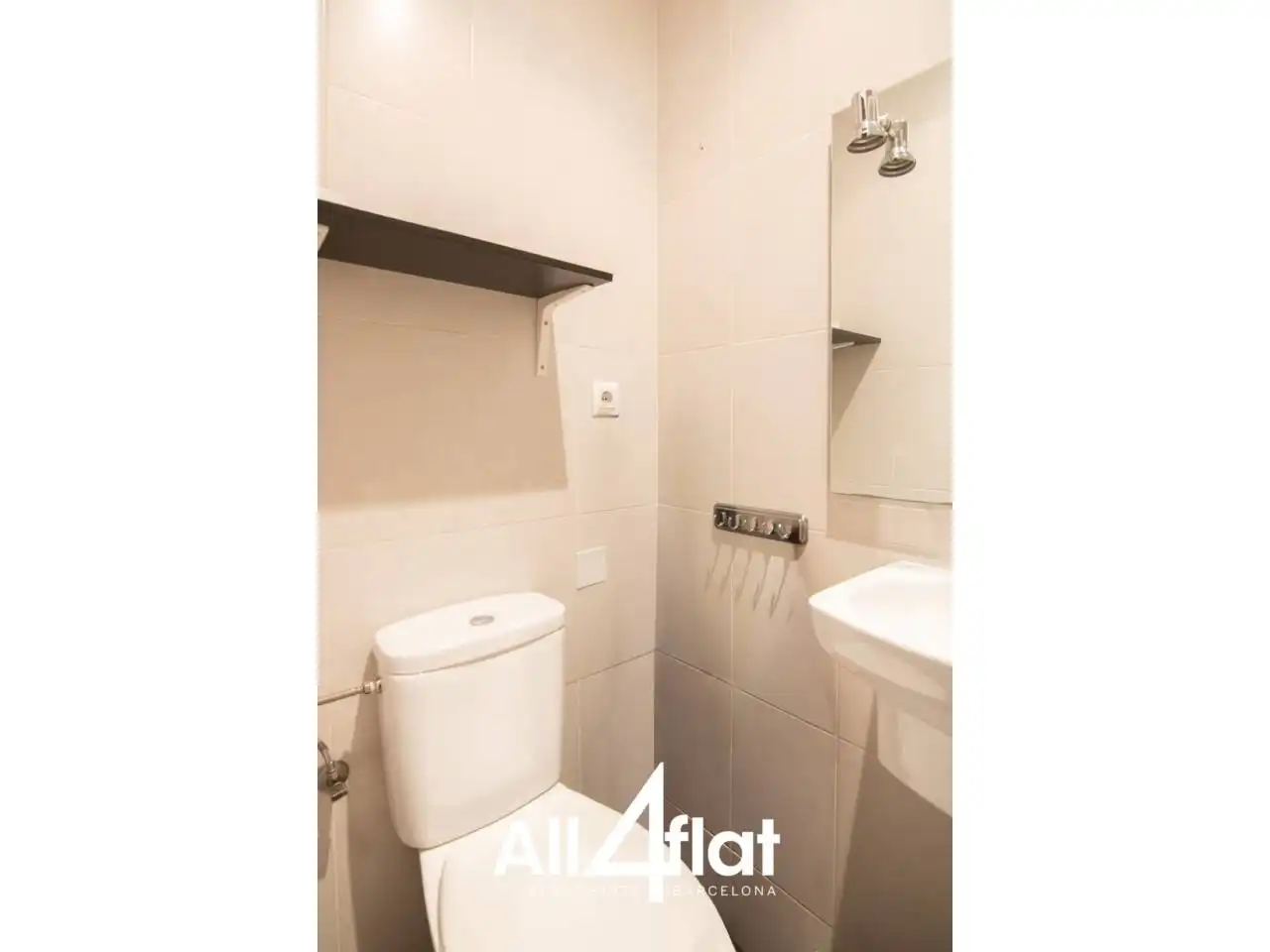 Bathroom of Apartments for sale in Barcelona  with Heating, Furnished and Balcony