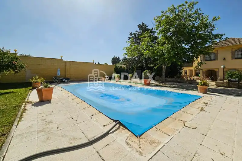 Swimming pool of Houses for sale in Úbeda  with Air Conditioner, Heating and Terrace