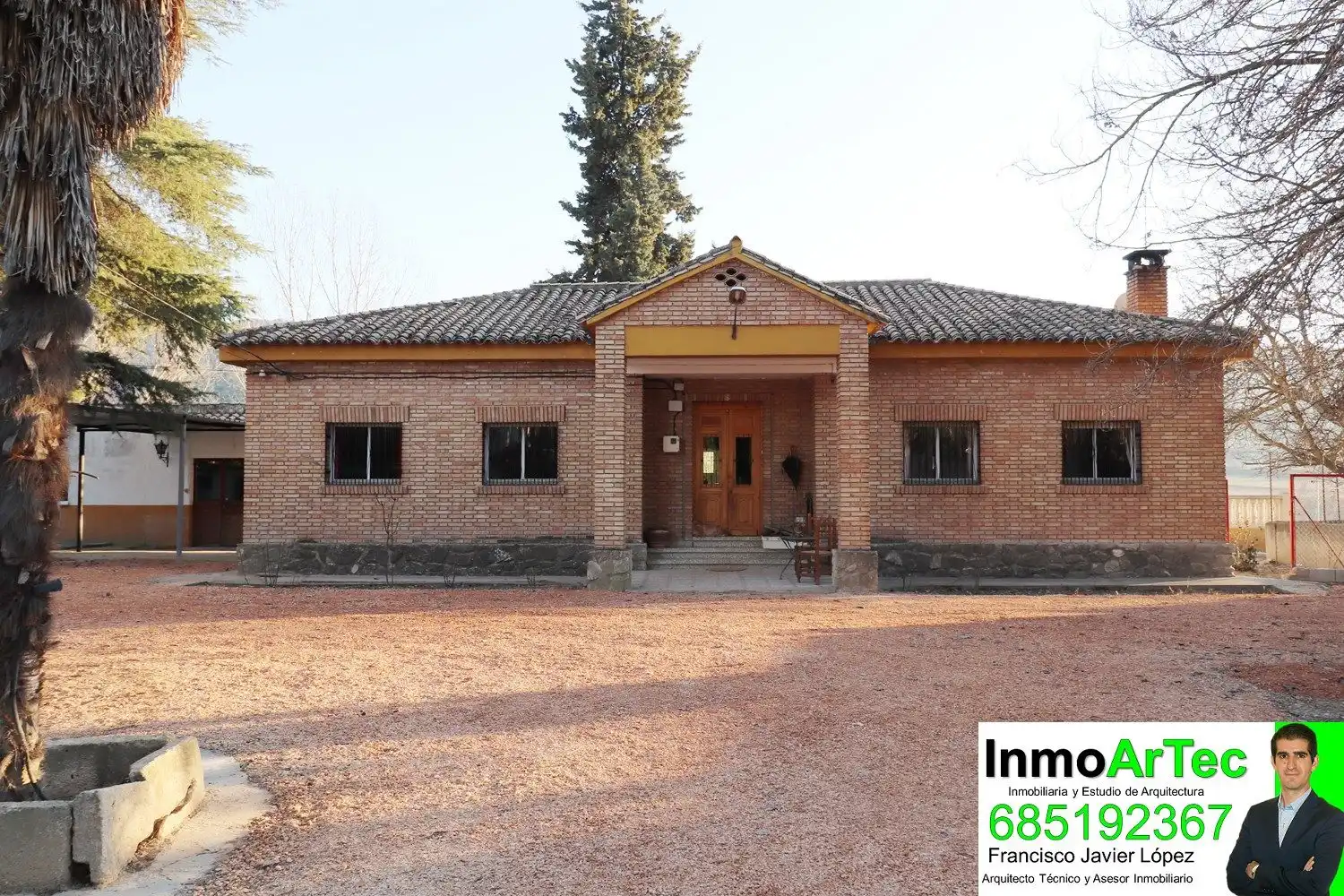 Vista exterior de Finca rústica en venda en Montefrío amb Jardí privat, Traster i Piscina