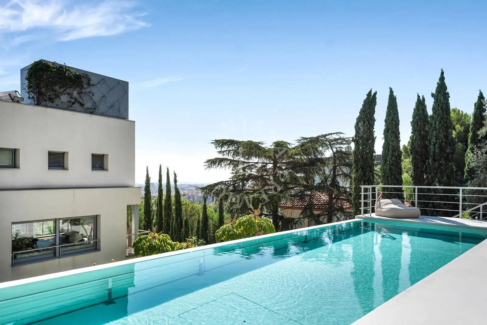 Piscina de Casa o chalet en venta en Barcelona con Trastero