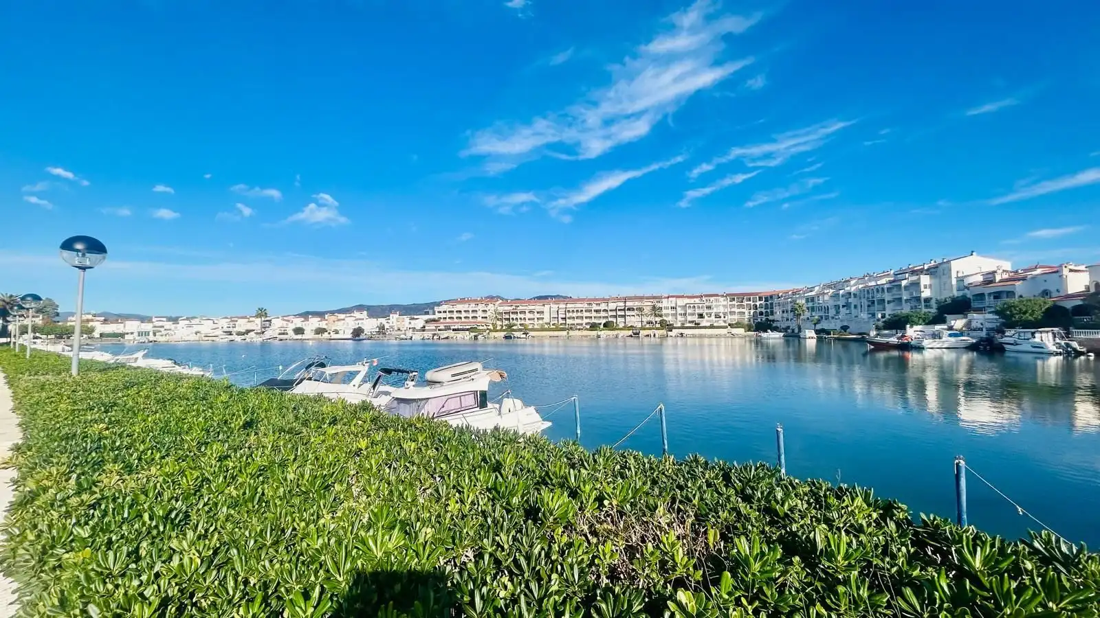 Vista exterior de Apartamento en venta en Empuriabrava con Aire acondicionado, Terraza y Piscina comunitaria