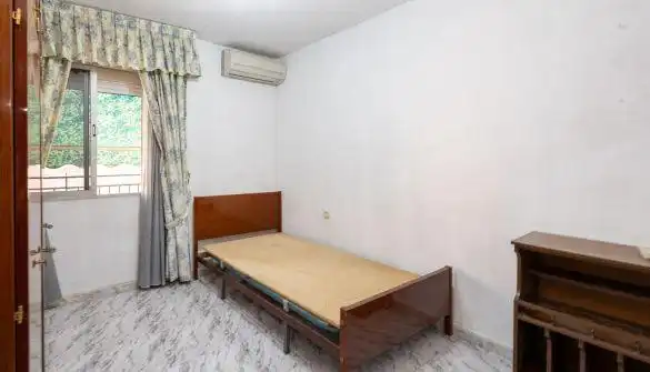 Habitación de Piso en venta en Granada con Calefacción, Terraza y Balcón