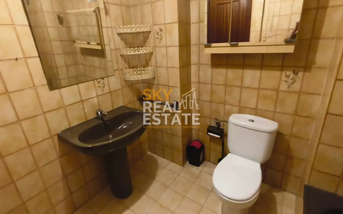 Bathroom of Flat for sale in Dénia  with Air Conditioner, Oven and Washing machine
