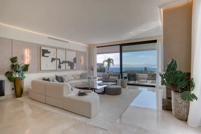 Sala d'estar de Apartament en venda en Marbella amb Aire condicionat, Calefacció i Jardí privat