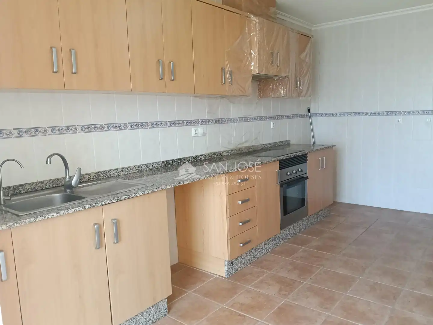 Cocina de Piso en venta en Aspe con Terraza, Trastero y Balcón
