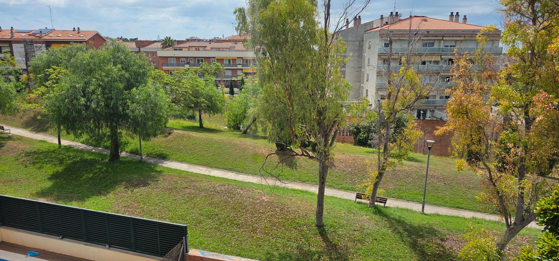 Vista exterior de Casa o chalet en venta en Sant Feliu de Llobregat con Aire acondicionado, Calefacción y Jardín privado