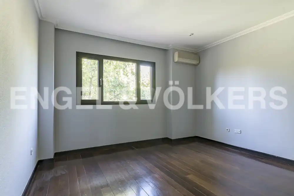 Bedroom of Houses for rent in Pozuelo de Alarcón  with Air Conditioner, Heating and Private garden