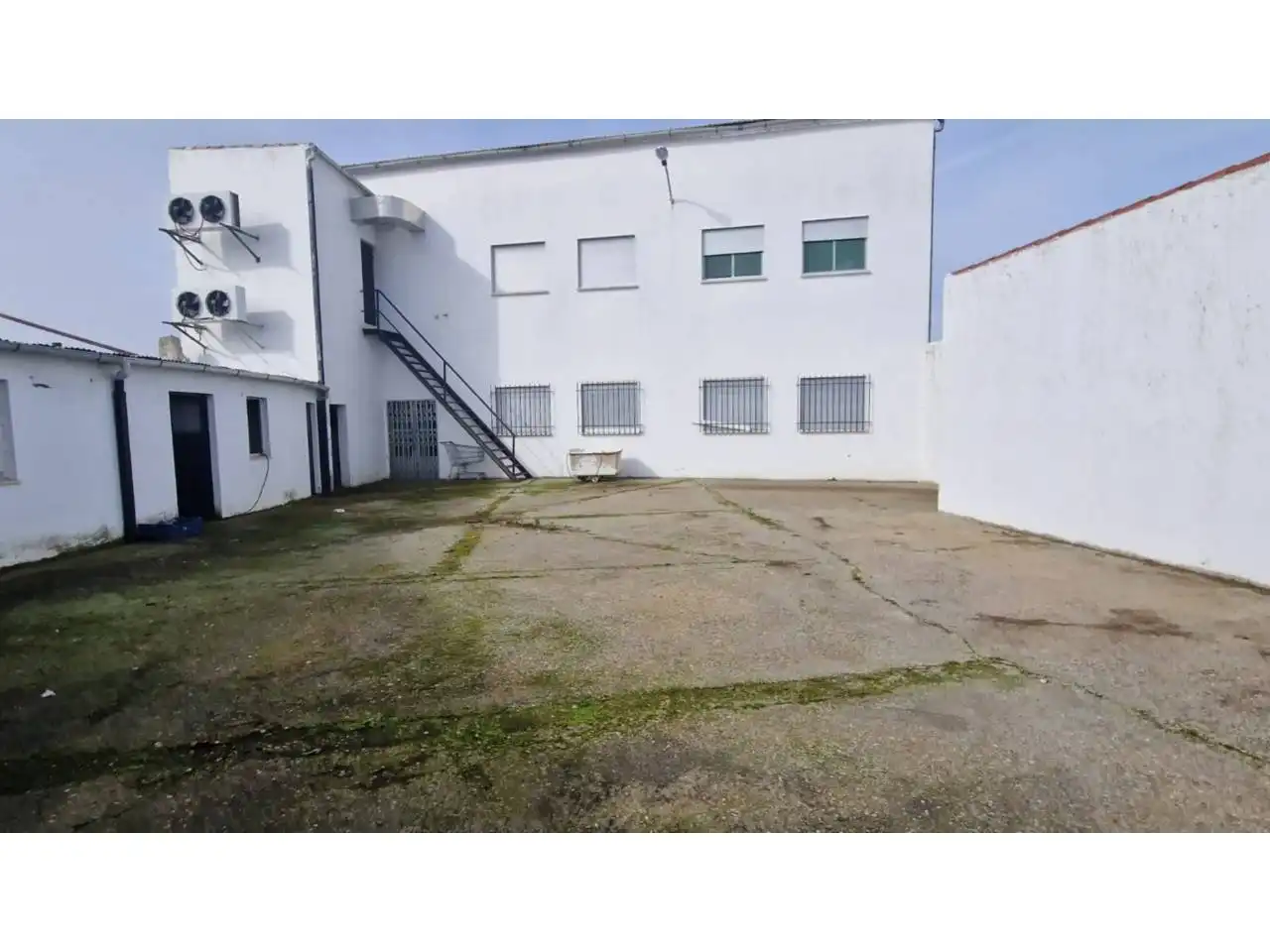 Vista exterior de Nau industrial en venda en Ciudad Rodrigo amb Calefacció i Alarma