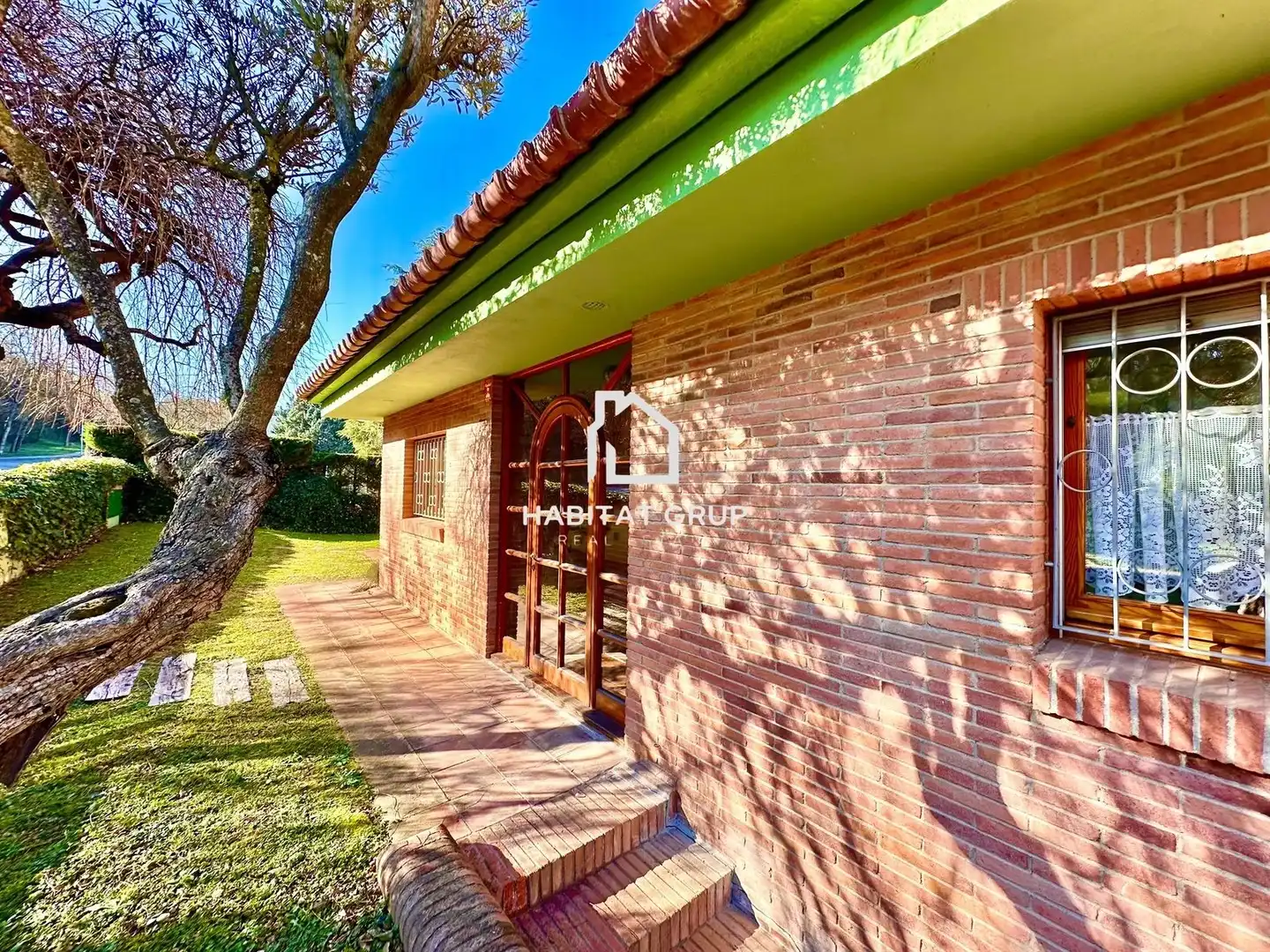 Vista exterior de Casa o xalet en venda en Girona amb Calefacció, Jardí privat i Traster